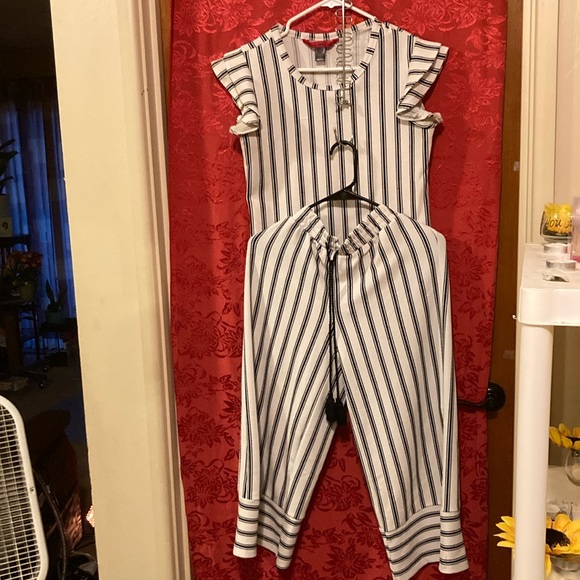 2Pc. Black And White Stripe’s set With Tassel Sting On Bottom - Picture 1 of 1